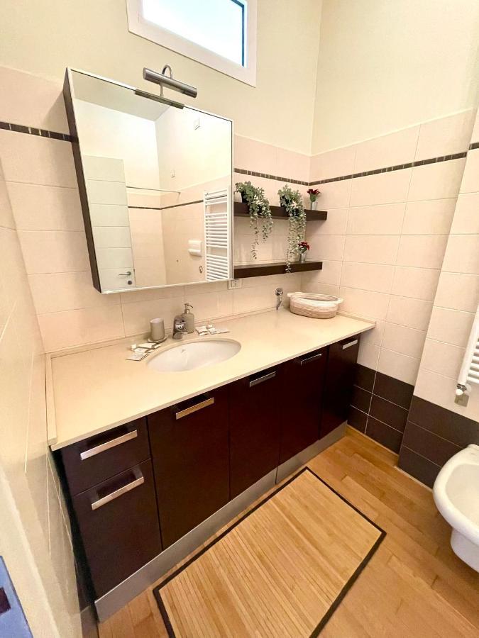 Luxury Four-Room Apartment In Monza Centro - 2 Min Walk To Train Station Ngoại thất bức ảnh