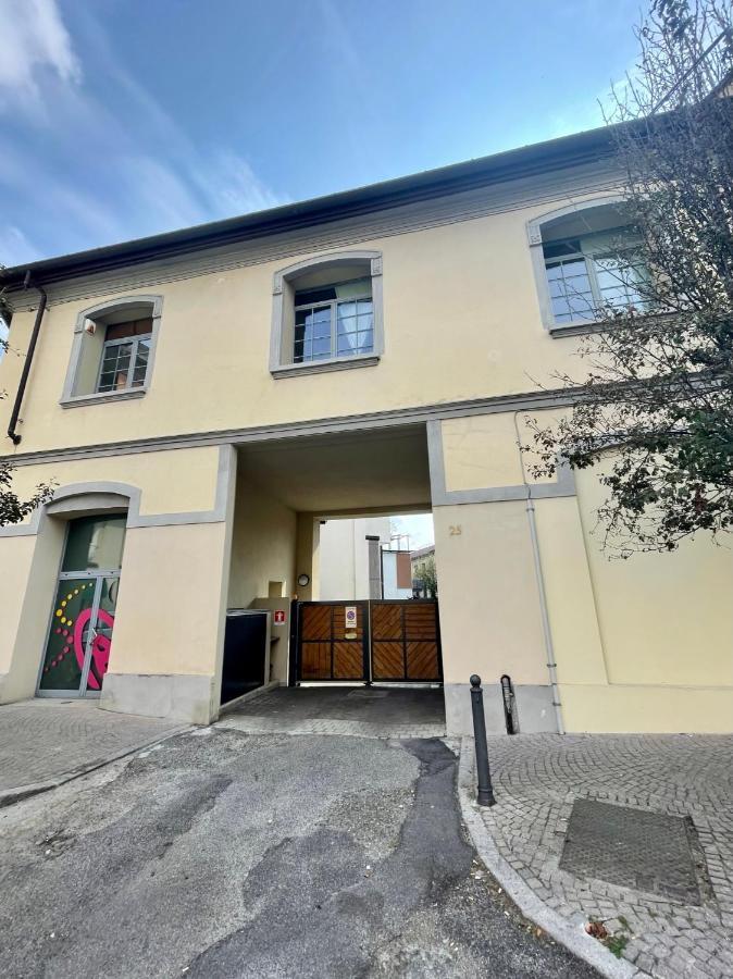 Luxury Four-Room Apartment In Monza Centro - 2 Min Walk To Train Station Ngoại thất bức ảnh