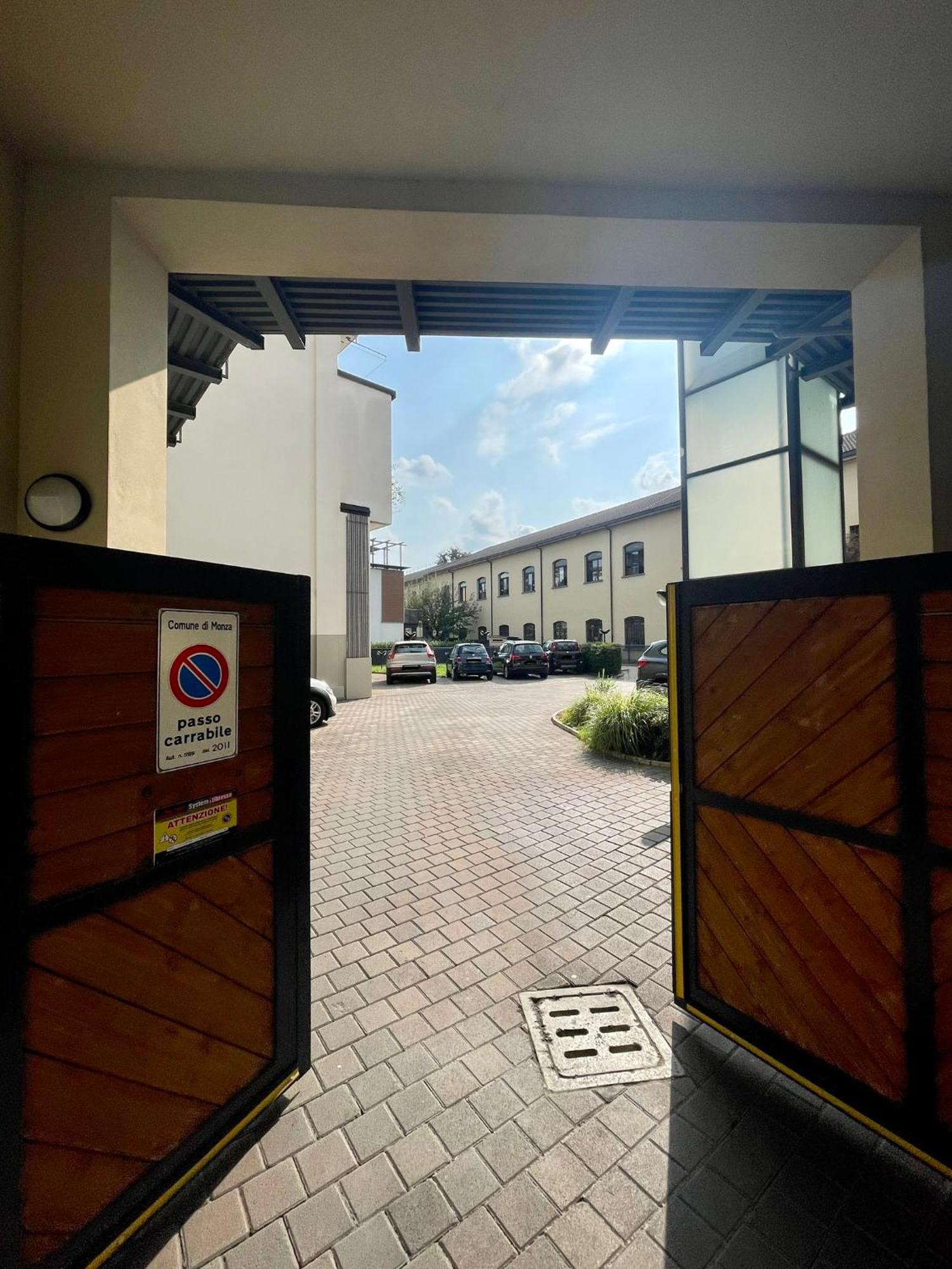 Luxury Four-Room Apartment In Monza Centro - 2 Min Walk To Train Station Ngoại thất bức ảnh