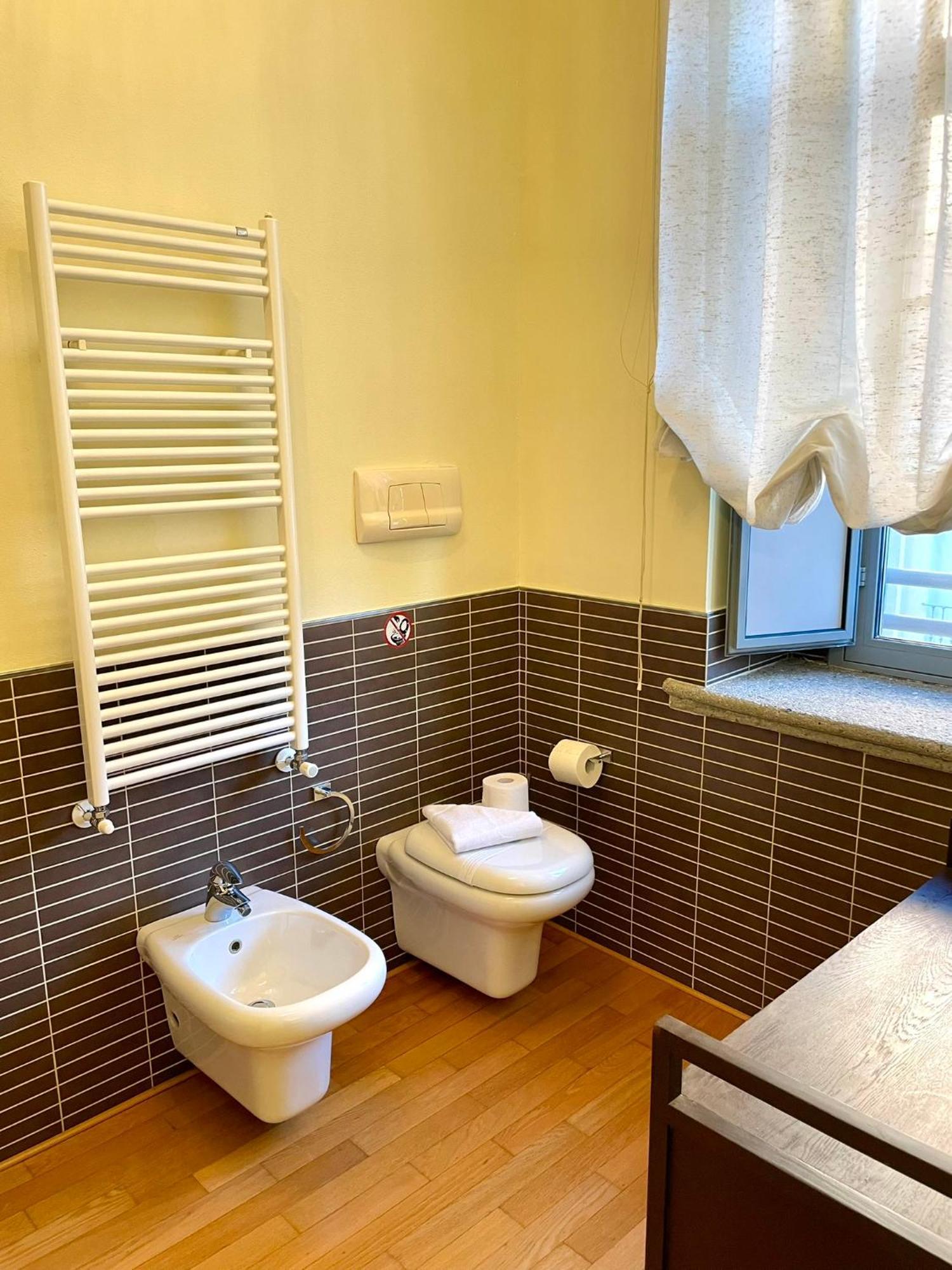 Luxury Four-Room Apartment In Monza Centro - 2 Min Walk To Train Station Ngoại thất bức ảnh